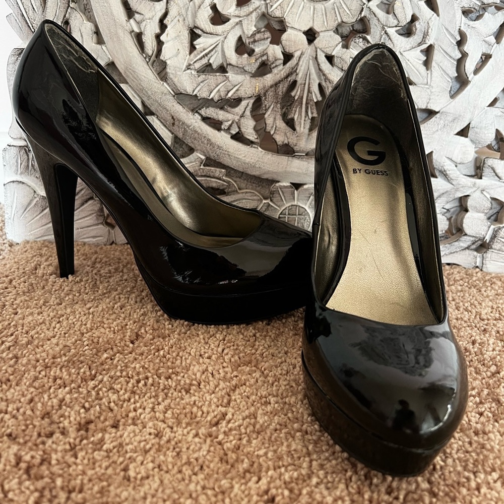 Black Guess Pumps